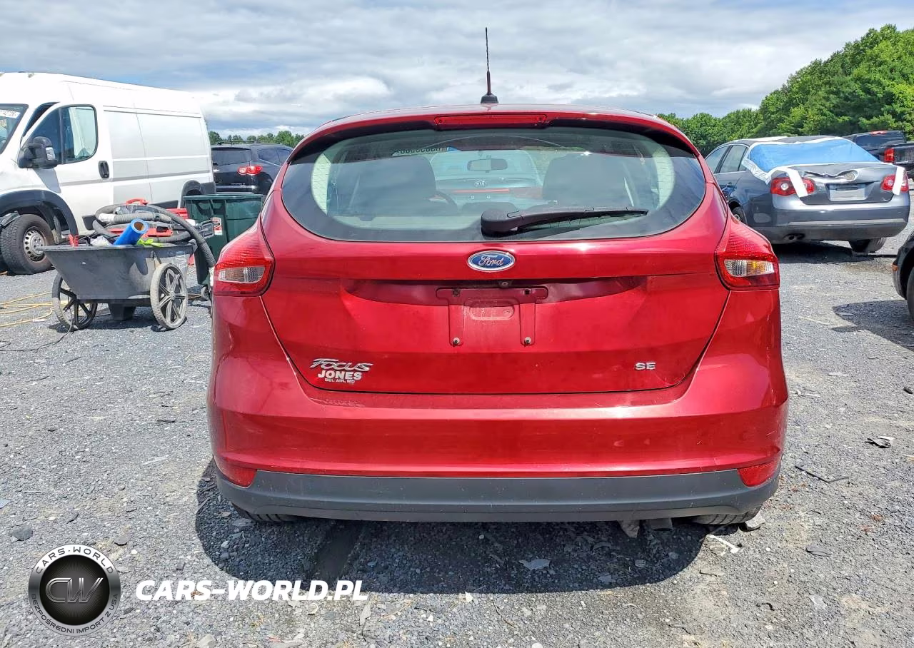 2017 Ford Focus Se VIN:1FADP3K24HL240925 - 6
