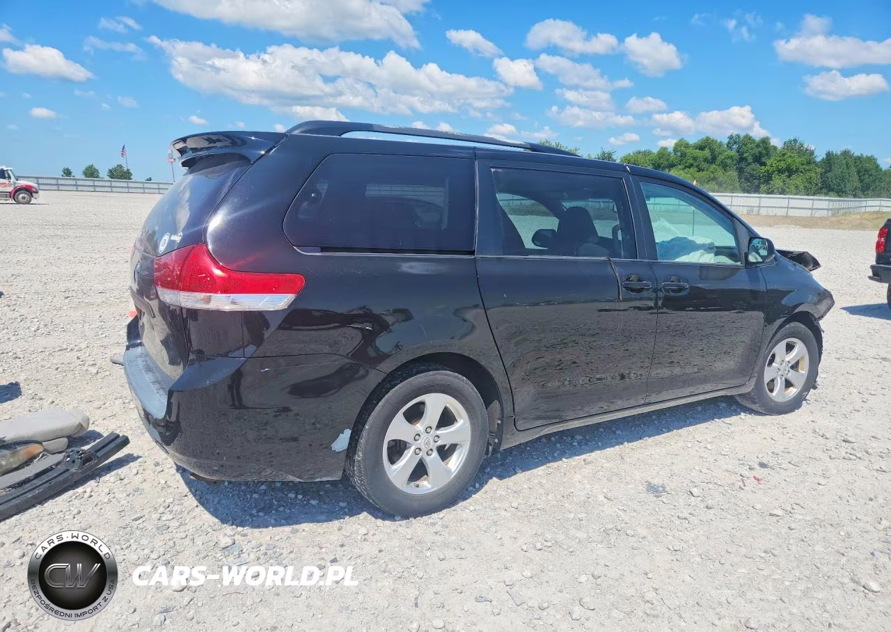 2012 Toyota Sienna Le VIN:5TDKK3DCXCS189802 - 3