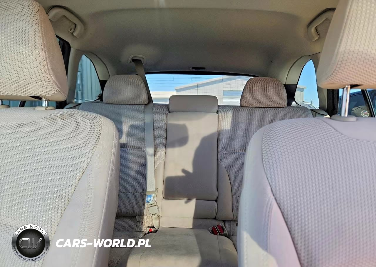 2018 Subaru Outback 2.5I Premium VIN:4S4BSADC8J3202870 - 10