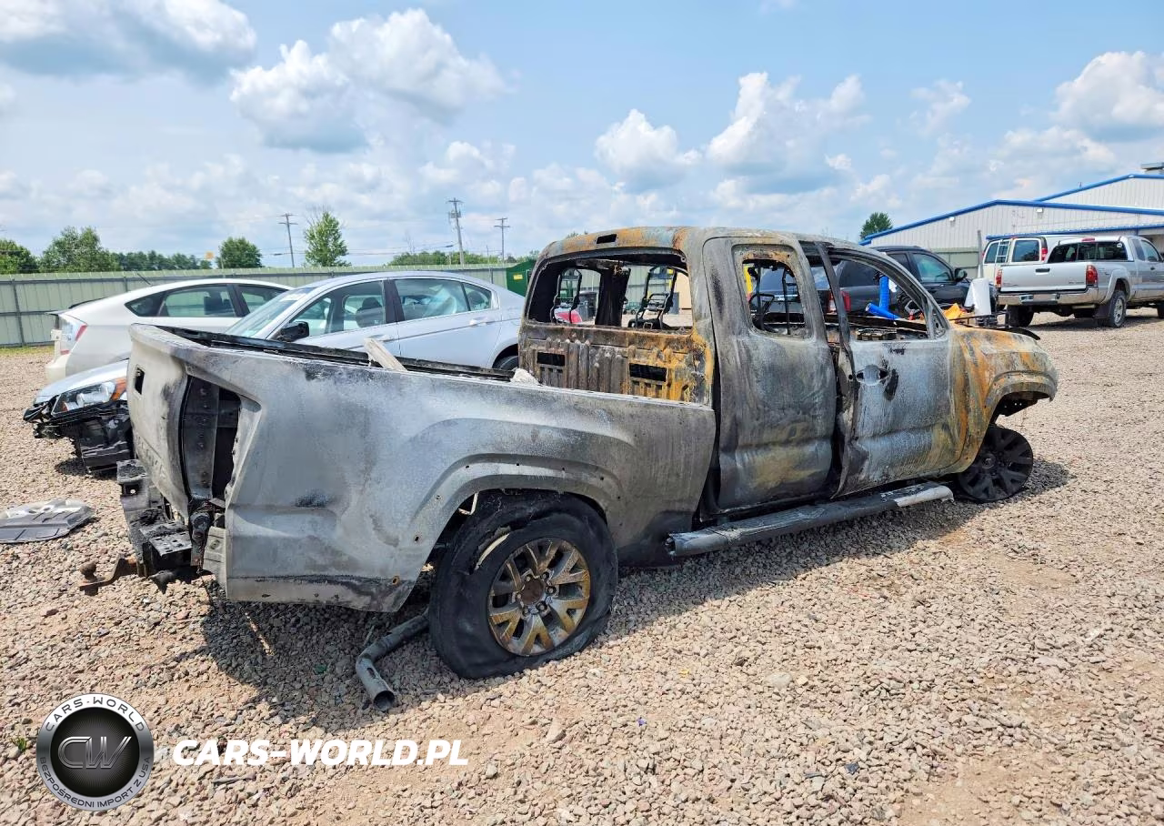 2017 Toyota Tacoma Sr5 V6 VIN:5TFSZ5AN3HX119153 - 3