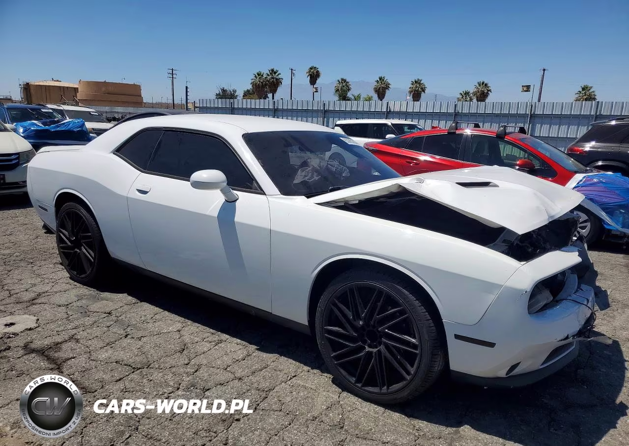 2015 Dodge Challenger Sxt VIN:2C3CDZAGXFH740228 - 4