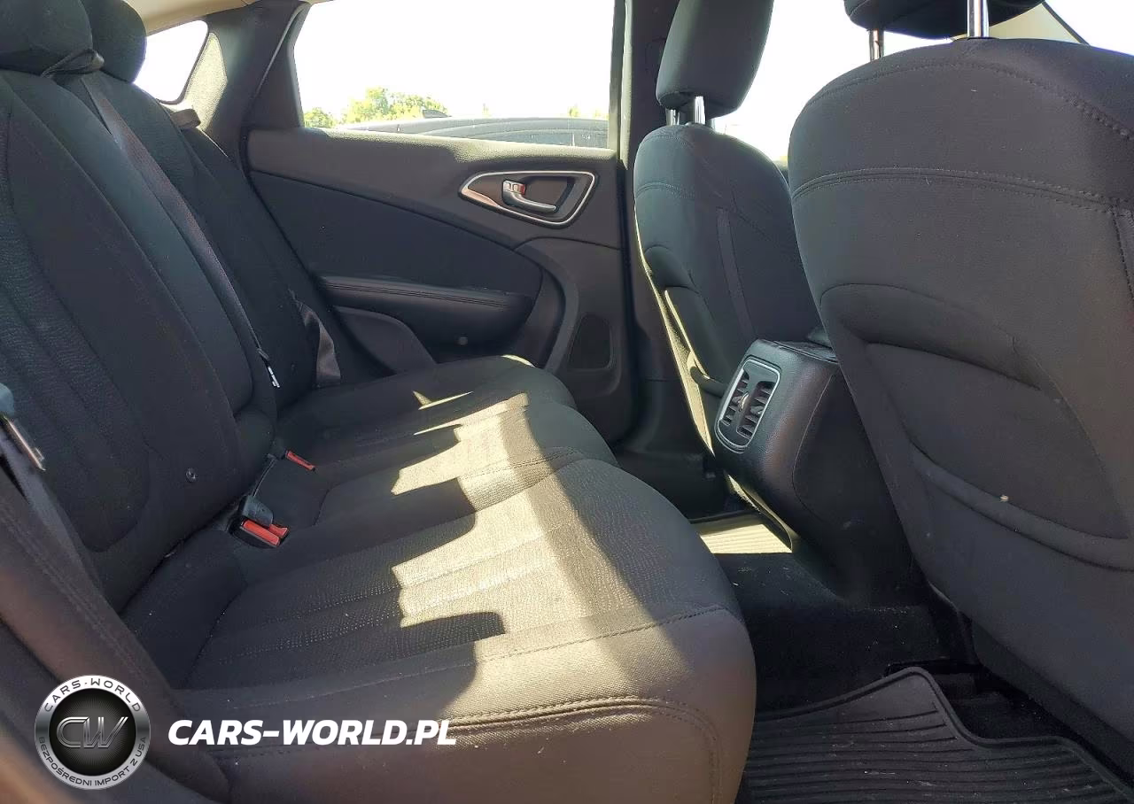 2015 Chrysler 200 Limited VIN:1C3CCCAB0FN529258 - 10