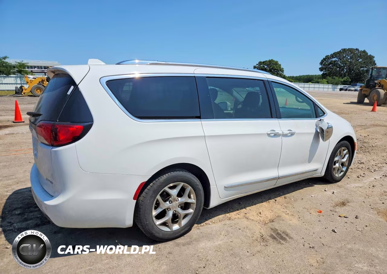 2019 Chrysler Pacifica Limited VIN:2C4RC1GG2KR627556 - 3