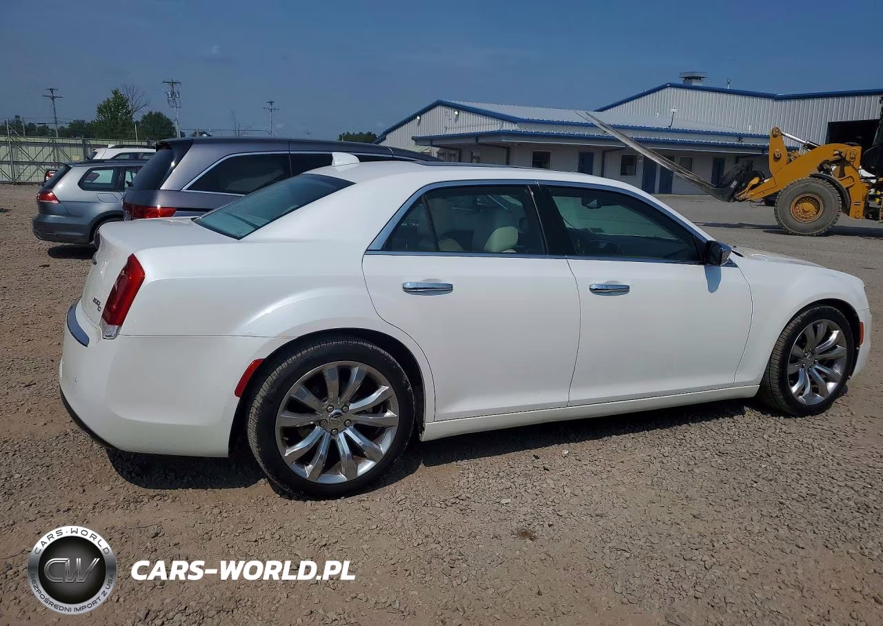 2016 Chrysler 300C VIN:2C3CCAET2GH238813 - 3