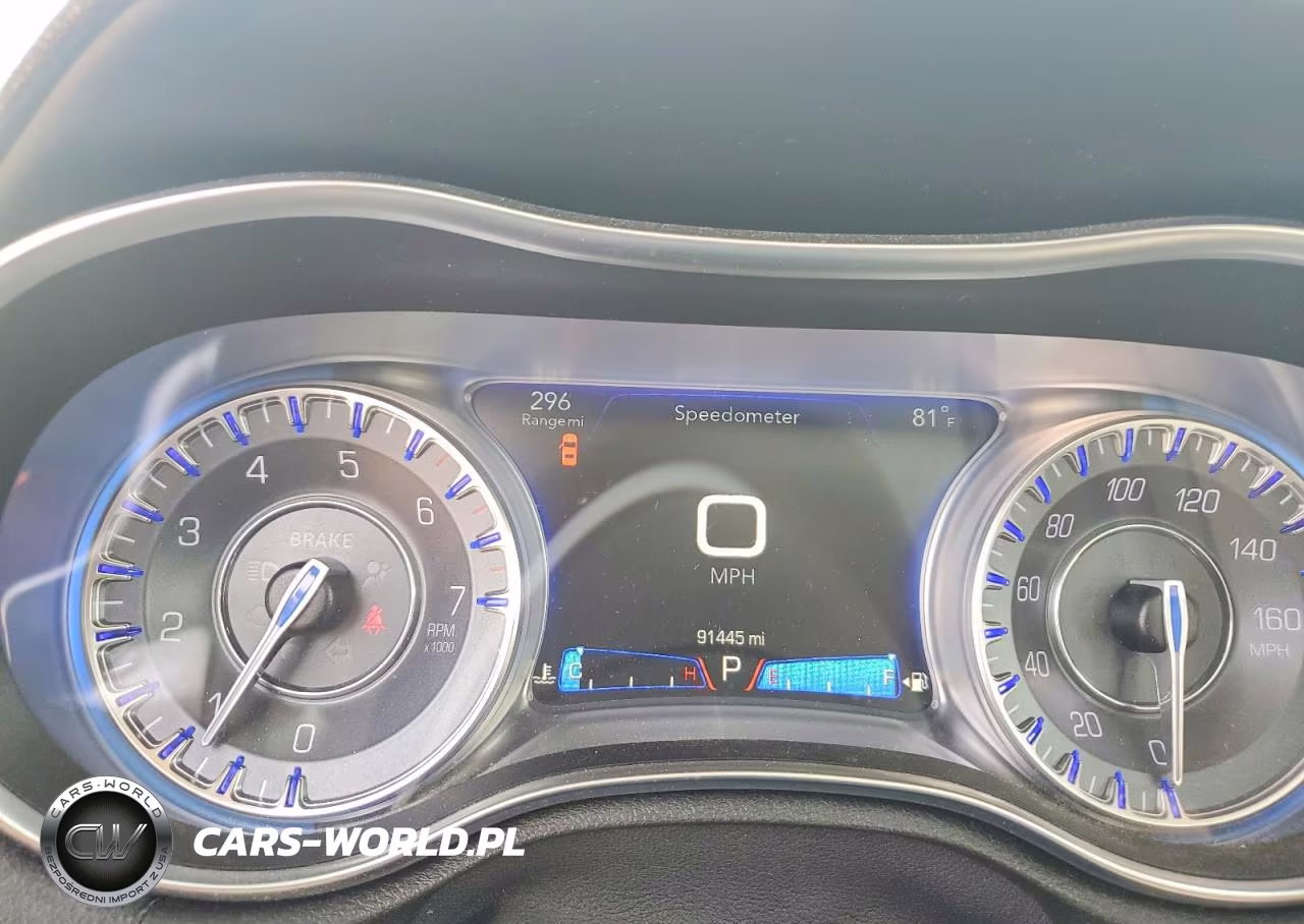 2016 Chrysler 300C VIN:2C3CCAET2GH238813 - 9