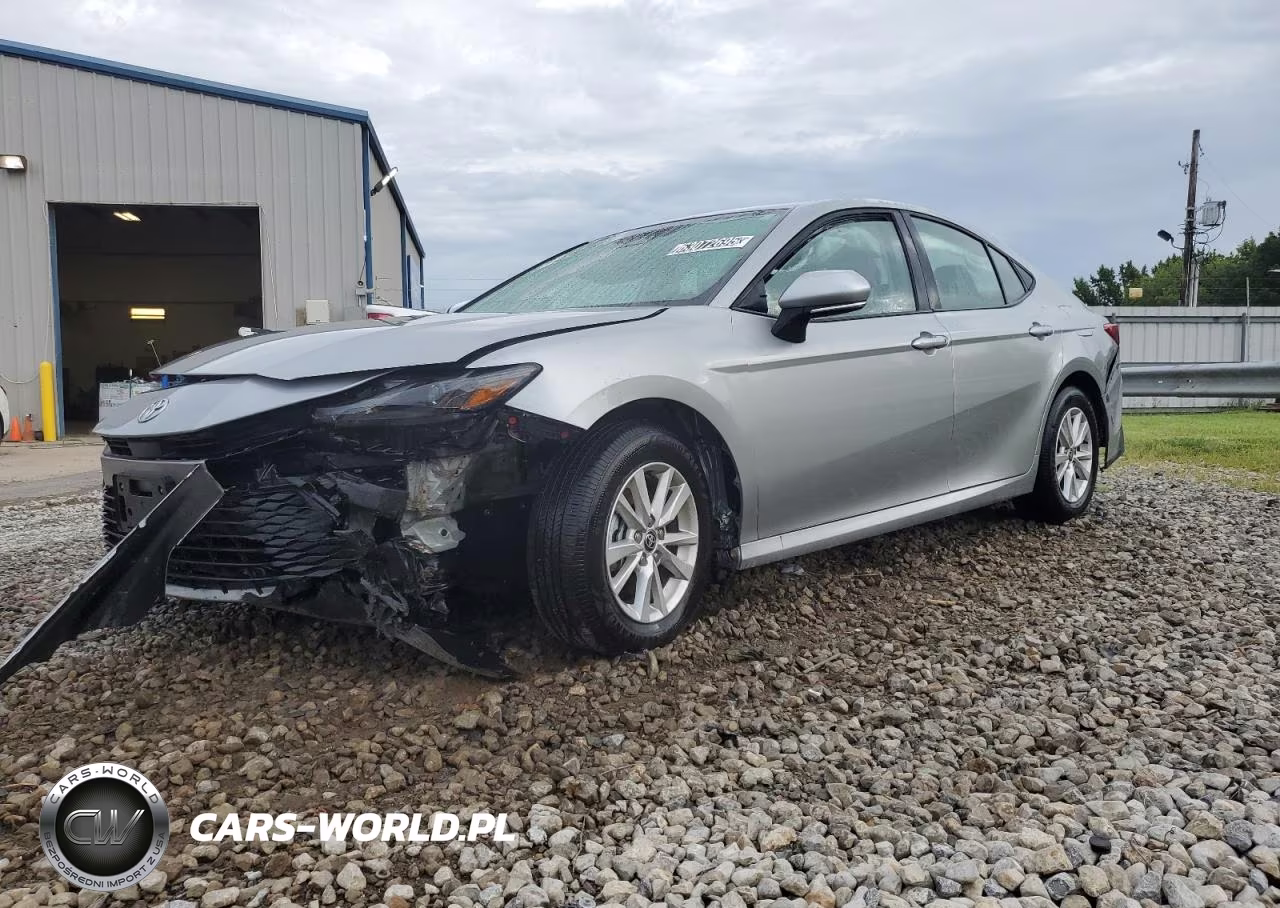 2025 Toyota Camry Le – zdjęcie 1 z 12