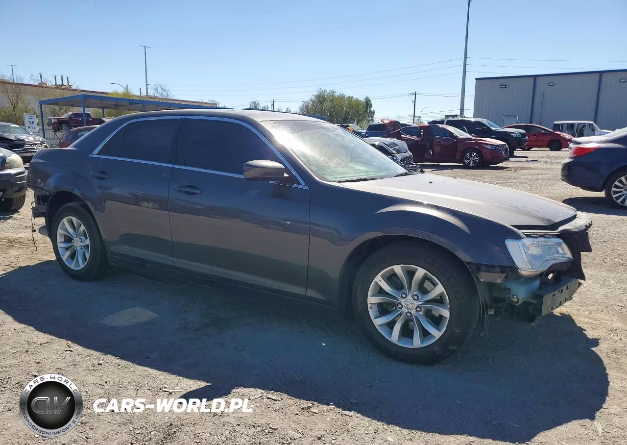 2016 Chrysler 300 Limited VIN:2C3CCAAG4GH211900 - 4