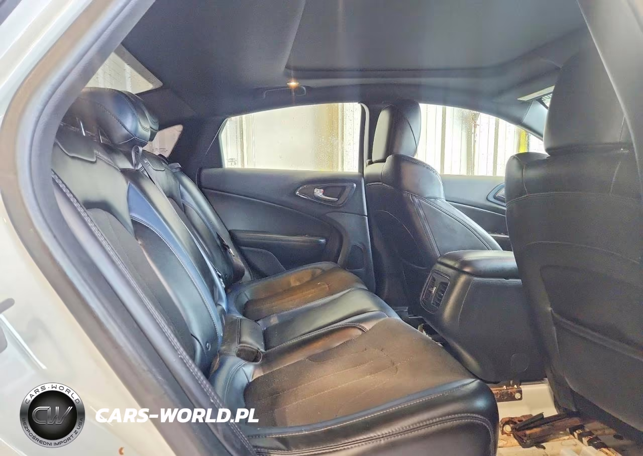 2015 Chrysler 200 S VIN:1C3CCCBG7FN614690 - 10