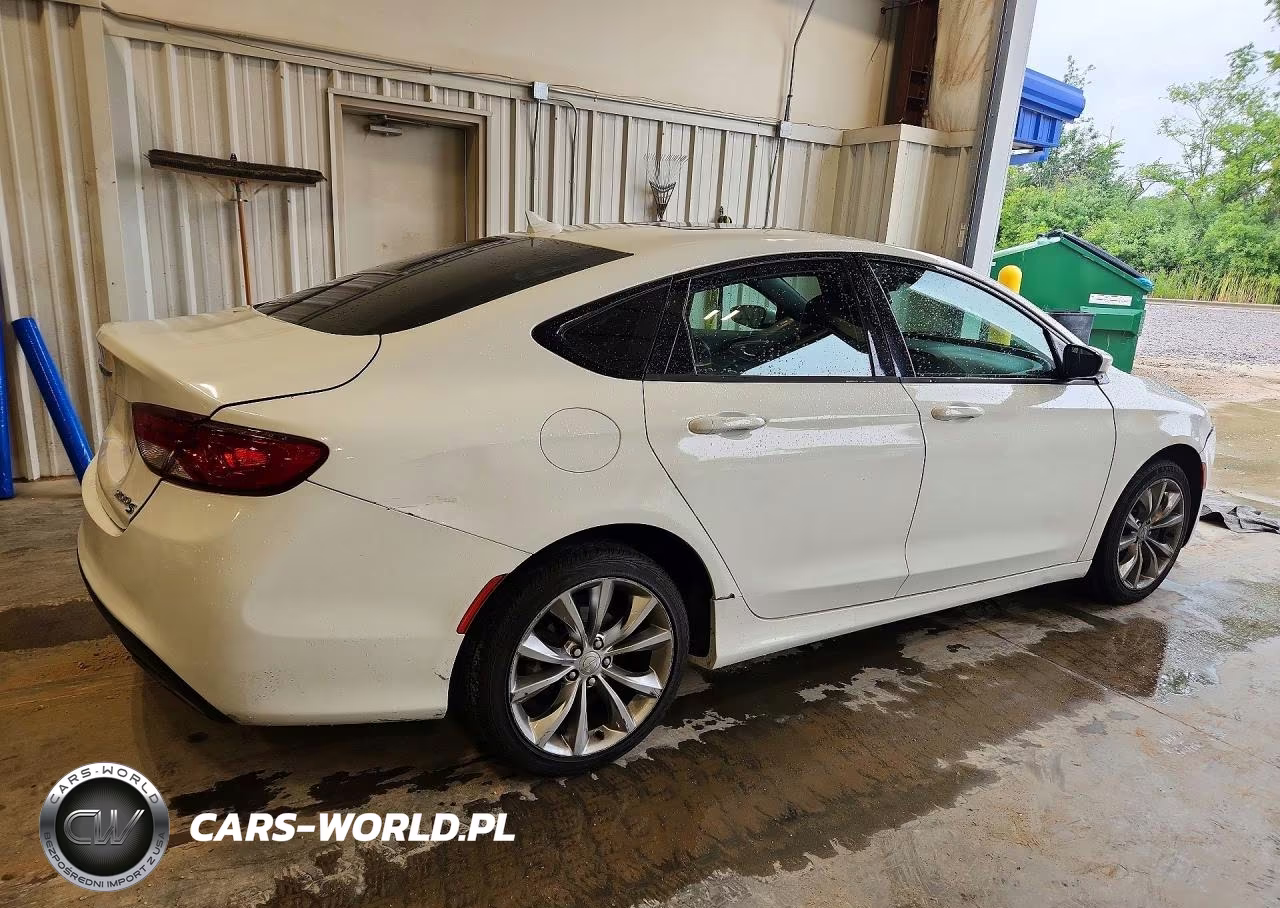 2015 Chrysler 200 S VIN:1C3CCCBG7FN614690 - 3