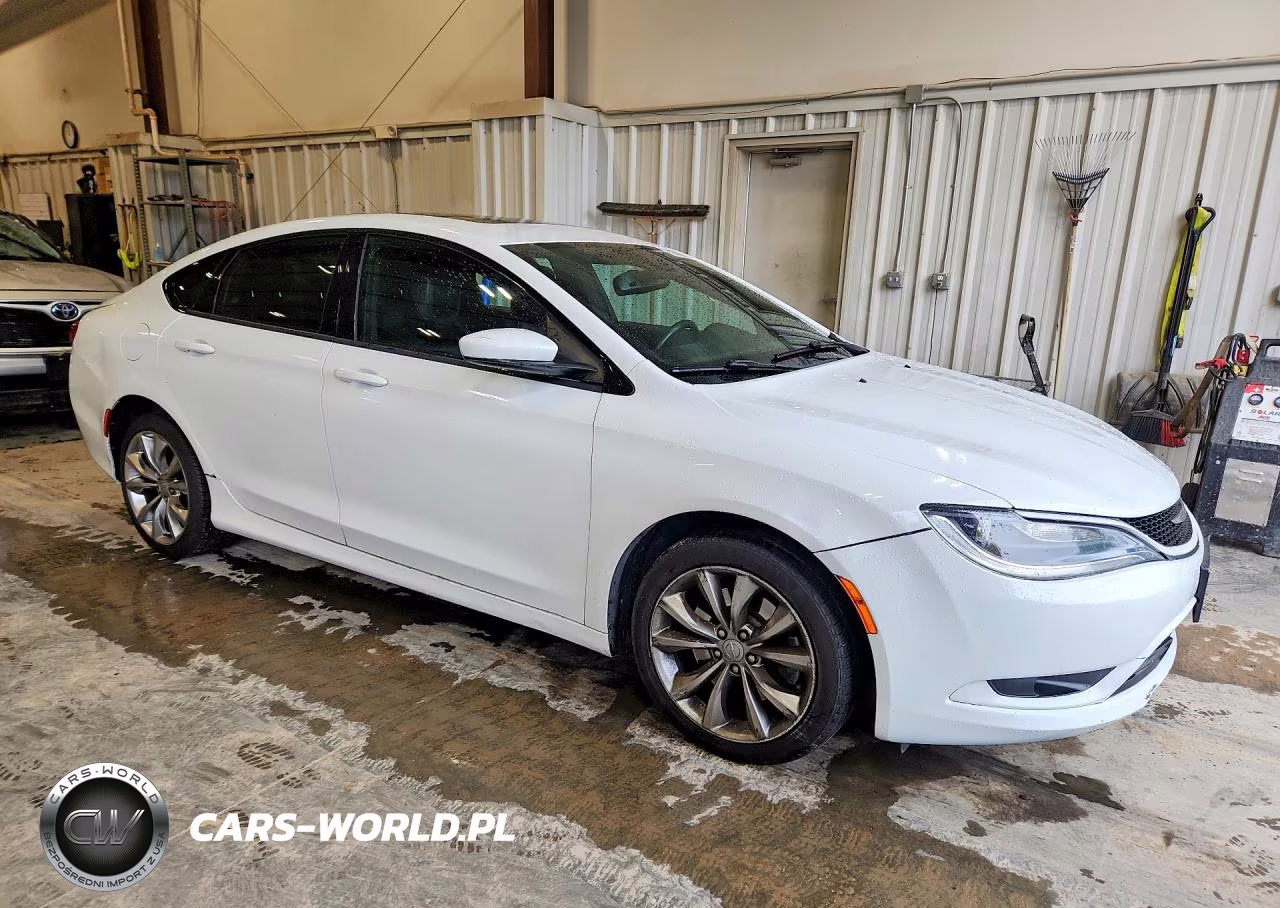 2015 Chrysler 200 S VIN:1C3CCCBG7FN614690 - 4