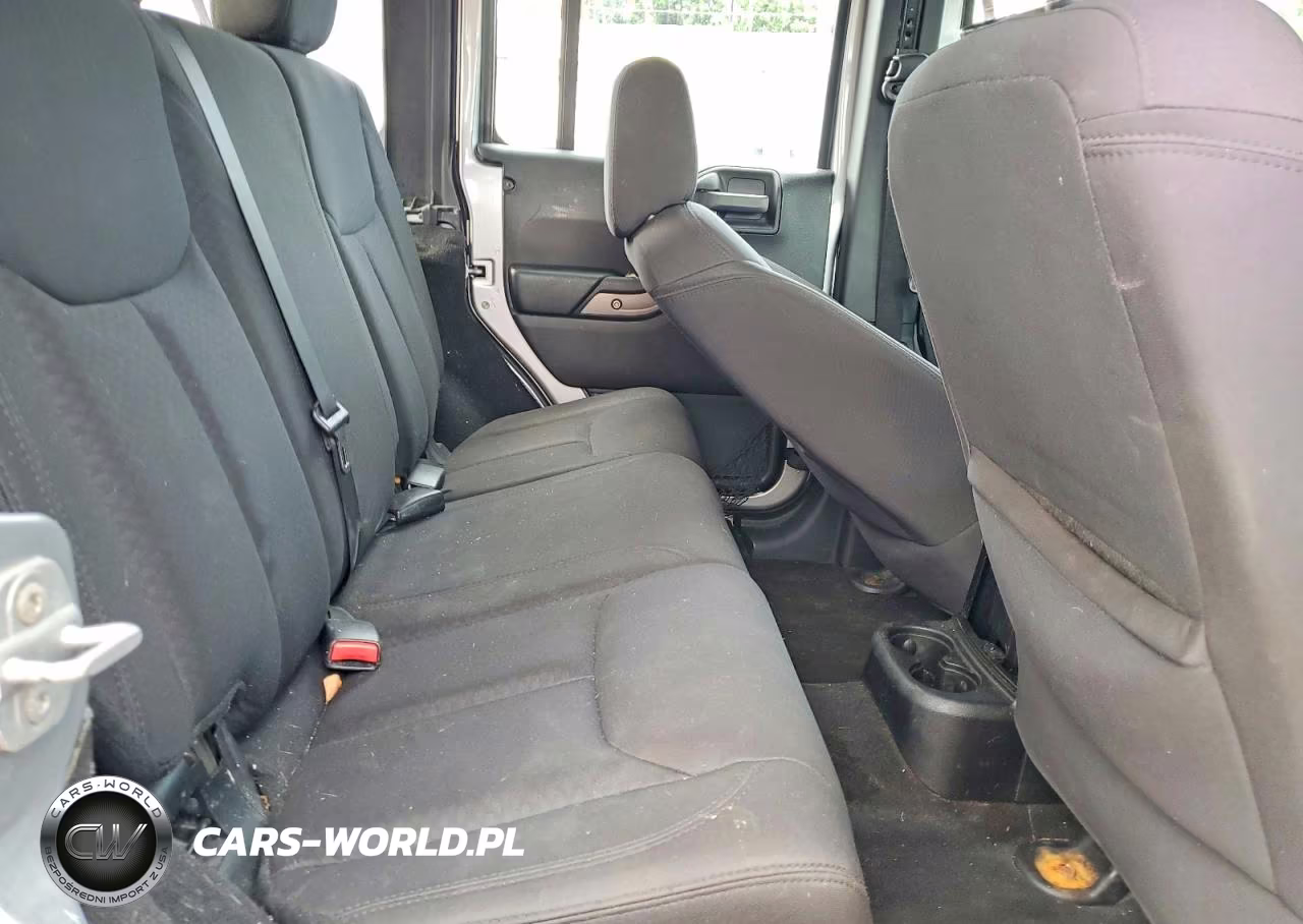 2013 Jeep Wrangler Unlimited Sport VIN:1C4BJWDG2DL705824 - 10