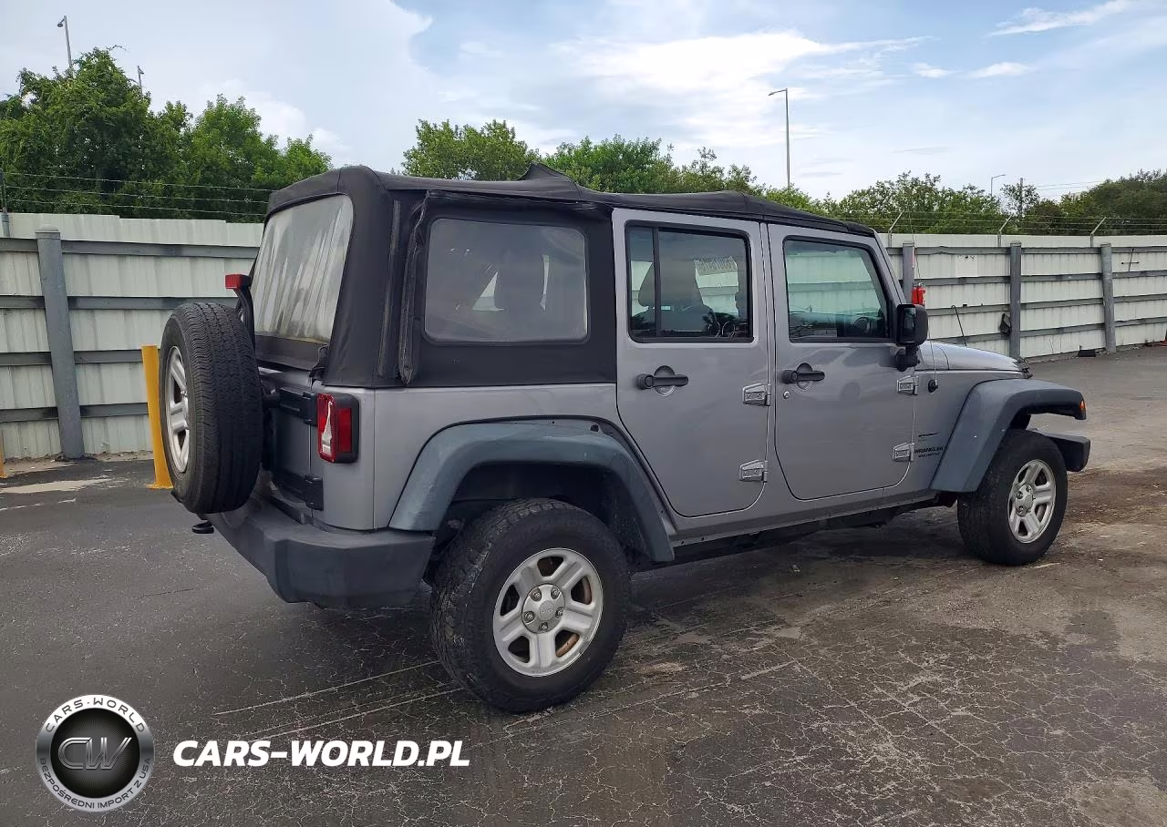 2013 Jeep Wrangler Unlimited Sport VIN:1C4BJWDG2DL705824 - 3