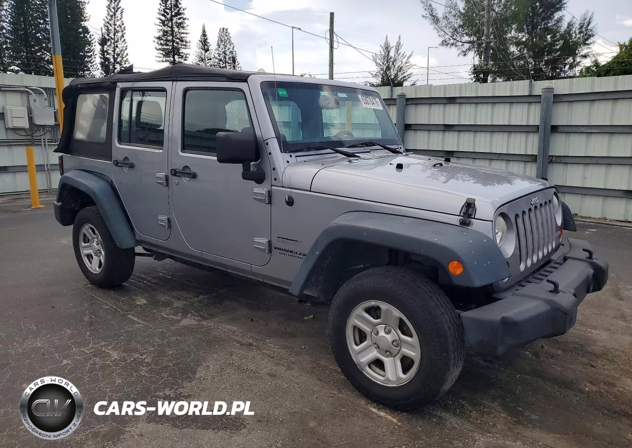 2013 Jeep Wrangler Unlimited Sport VIN:1C4BJWDG2DL705824 - 4