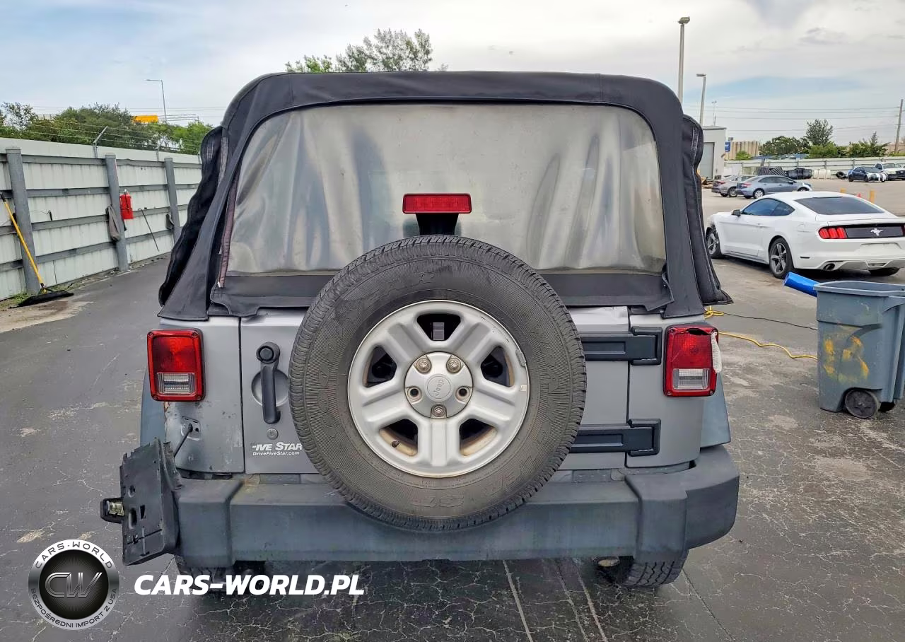 2013 Jeep Wrangler Unlimited Sport VIN:1C4BJWDG2DL705824 - 6
