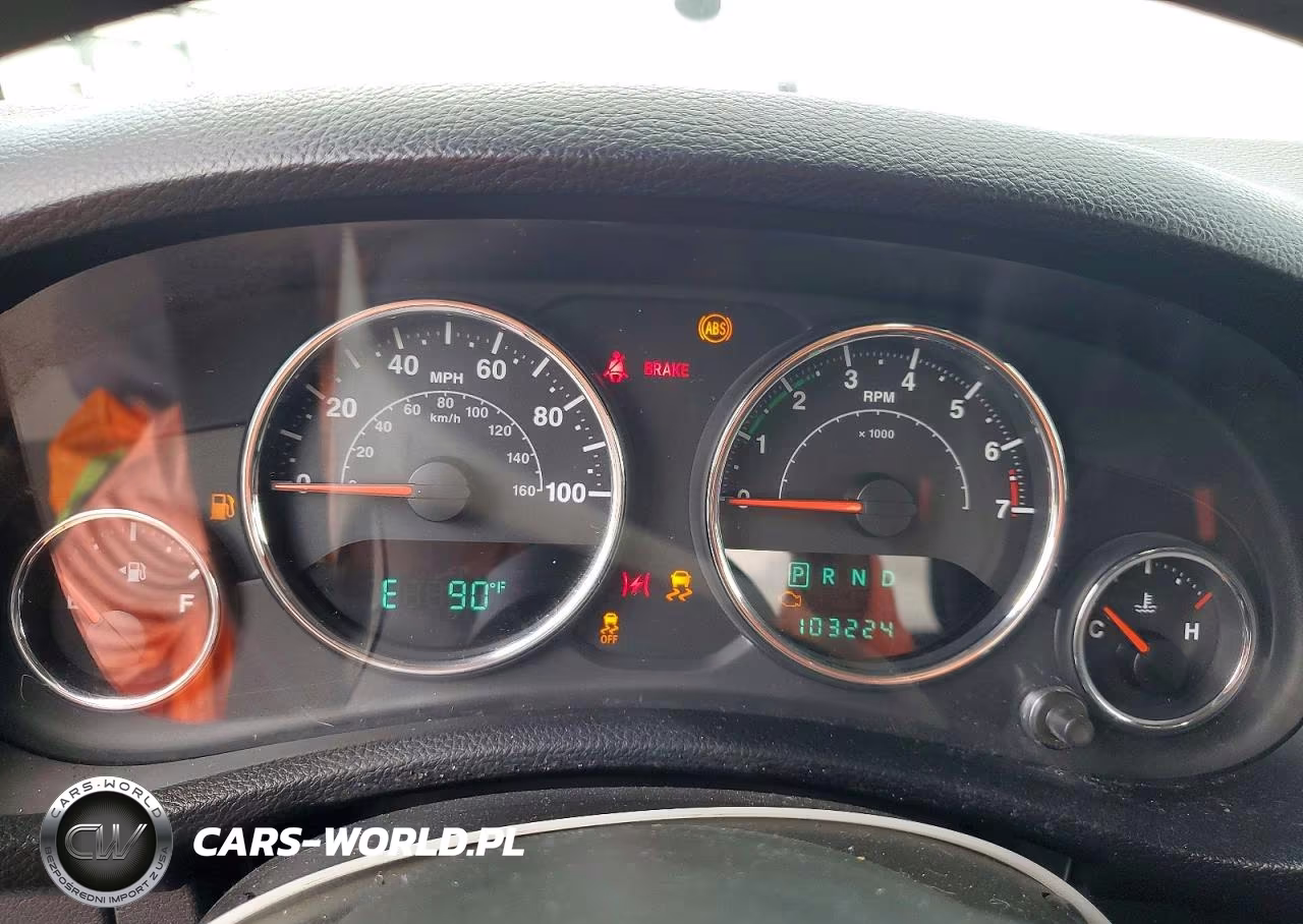 2013 Jeep Wrangler Unlimited Sport VIN:1C4BJWDG2DL705824 - 9