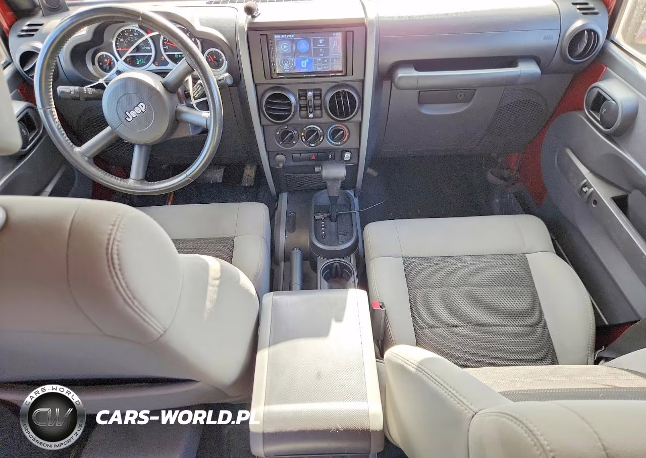 2010 Jeep Wrangler Unlimited Sport VIN:1J4BB3H14AL232144 - 17