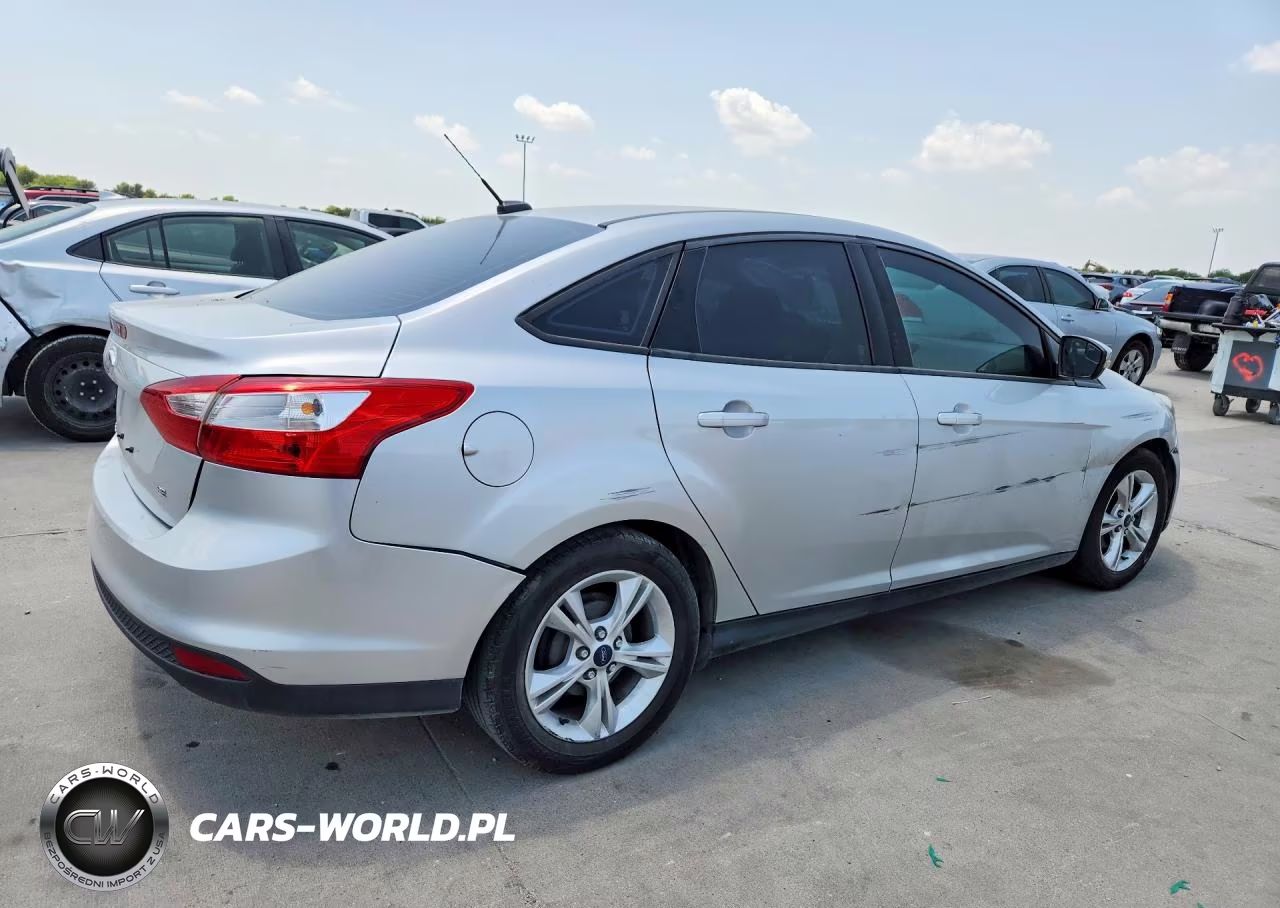 2014 Ford Focus Se VIN:1FADP3F28EL318483 - 3