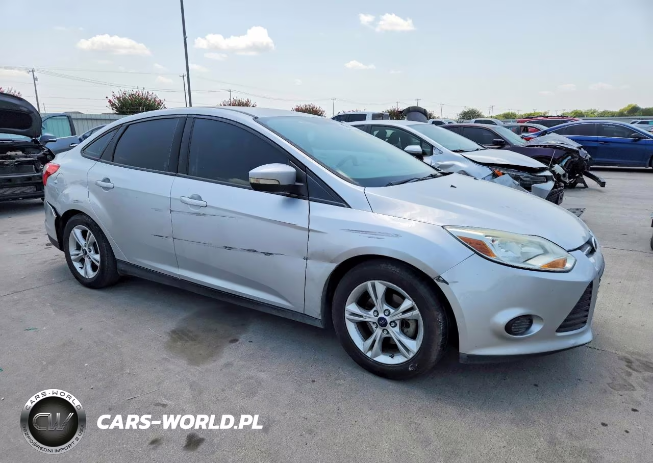 2014 Ford Focus Se VIN:1FADP3F28EL318483 - 4