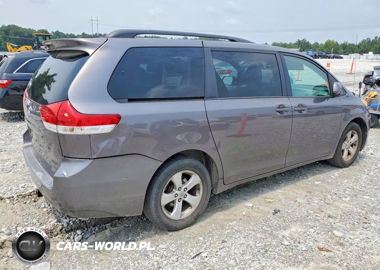 2011 Toyota Sienna Le VIN:5TDKK3DC6BS090375 - 3