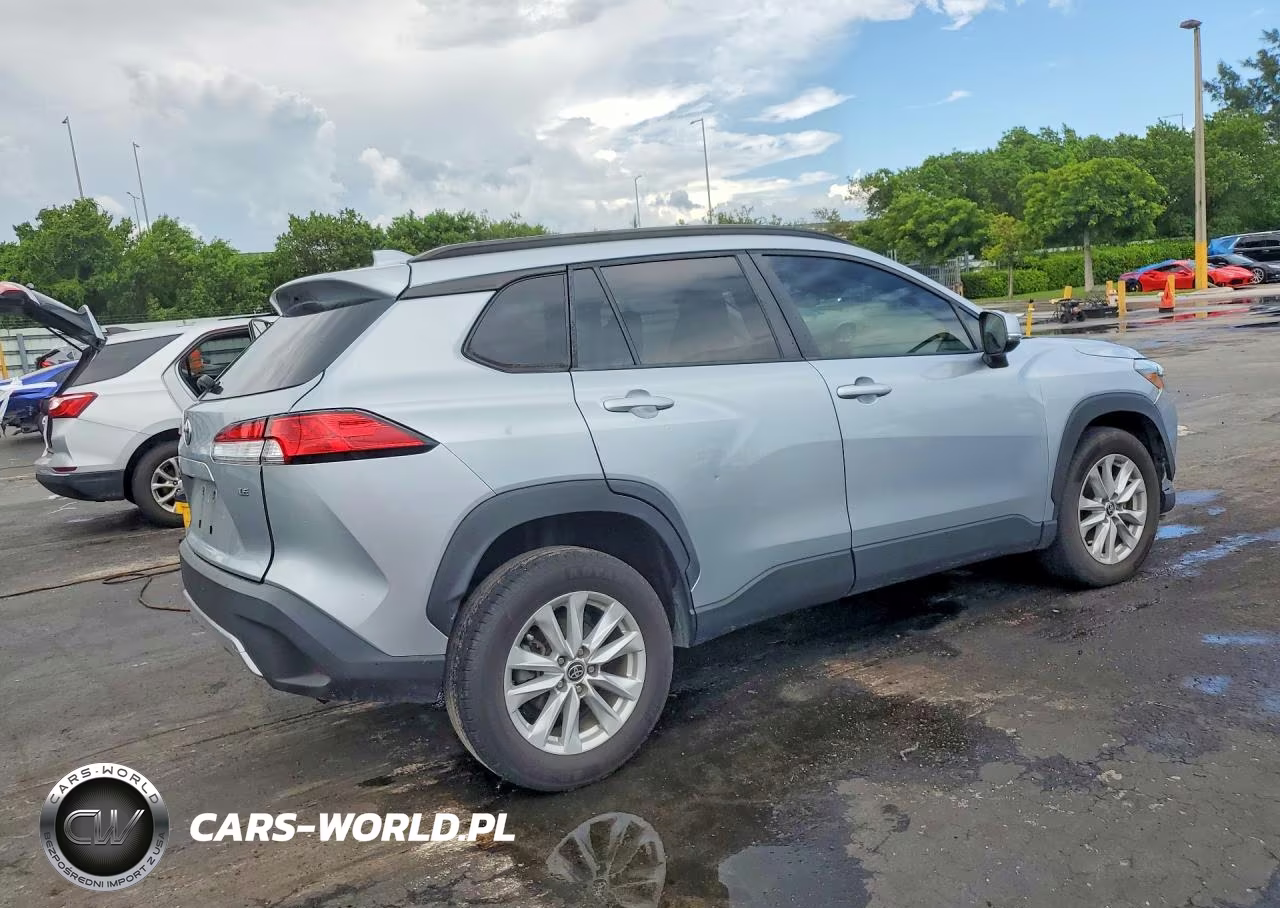 2022 Toyota Corolla Cross Le VIN:7MUCAAAG3NV027134 - 3