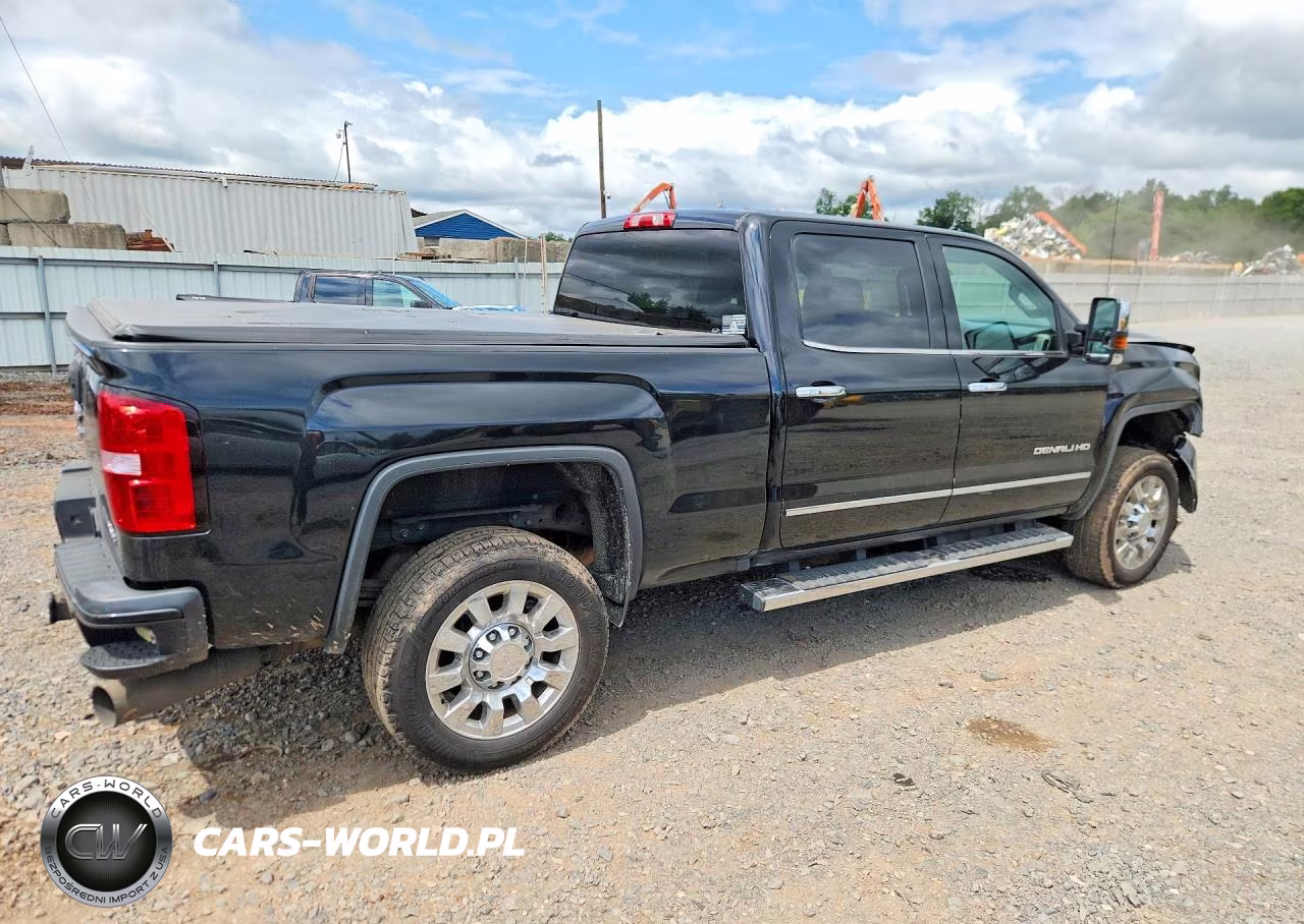 2018 GMC Sierra K2500 Denali VIN:1GT12UEY9JF140955 - 3