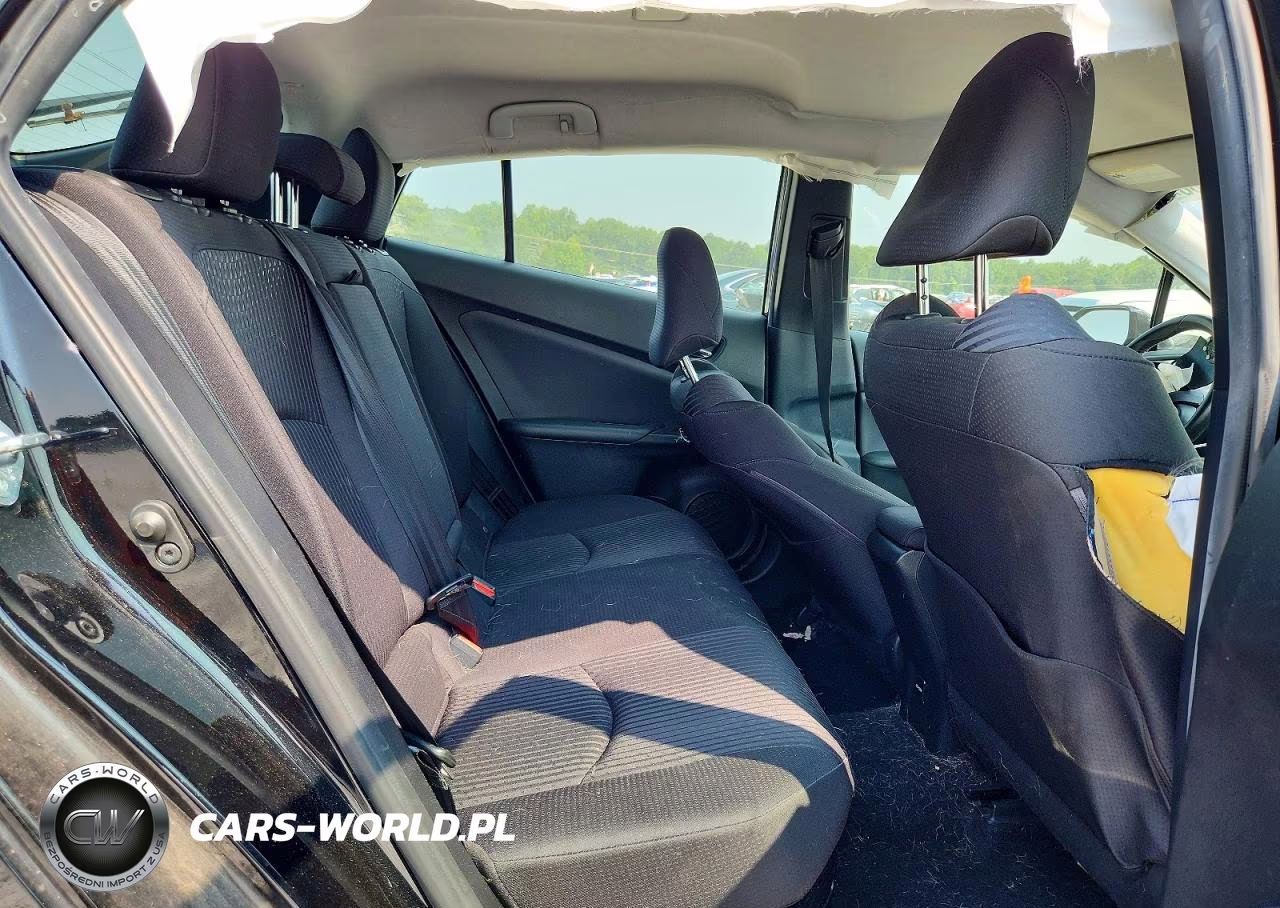 2018 Toyota Prius Three VIN:JTDKARFU3J3548272 - 10