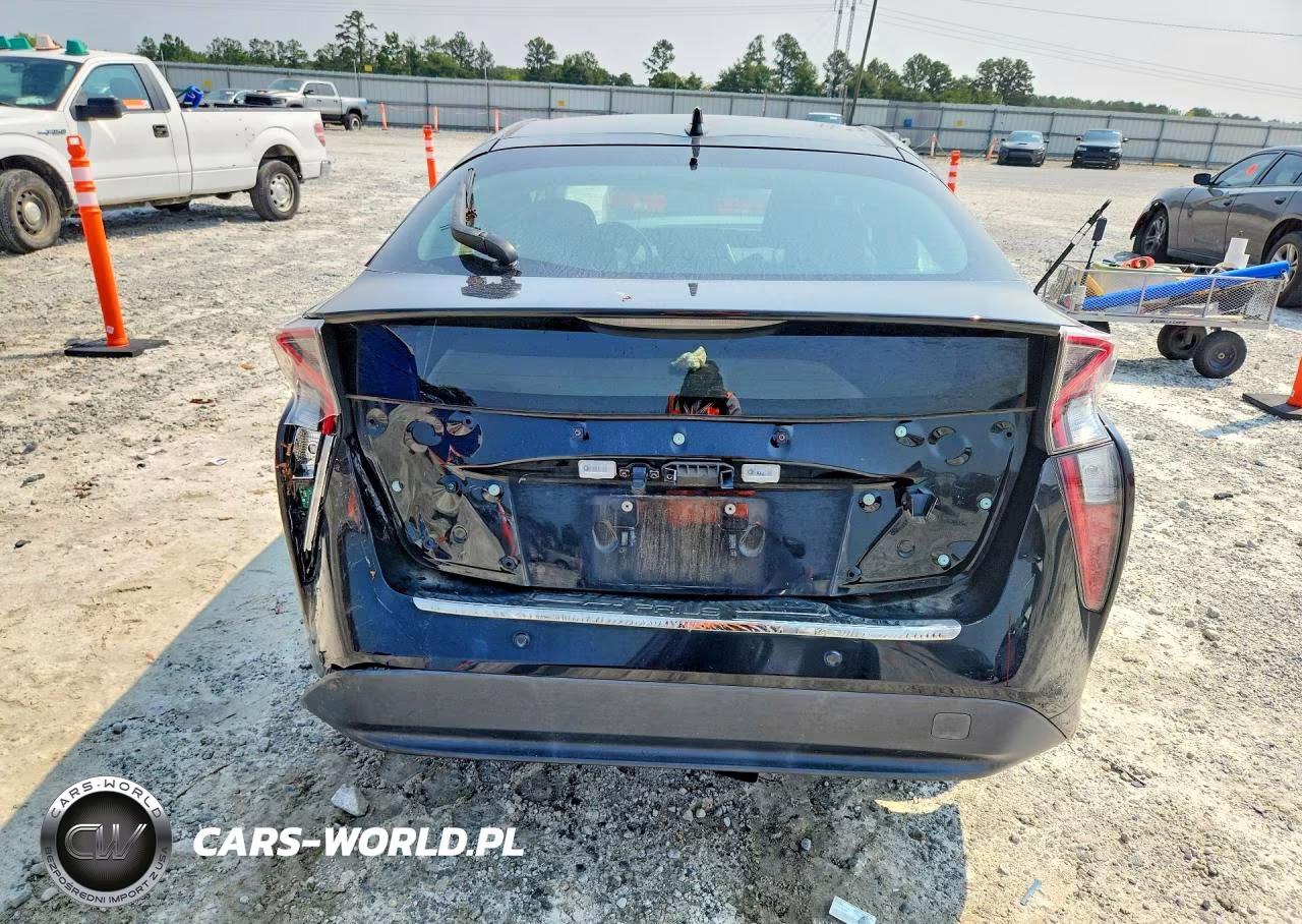 2018 Toyota Prius Three VIN:JTDKARFU3J3548272 - 6