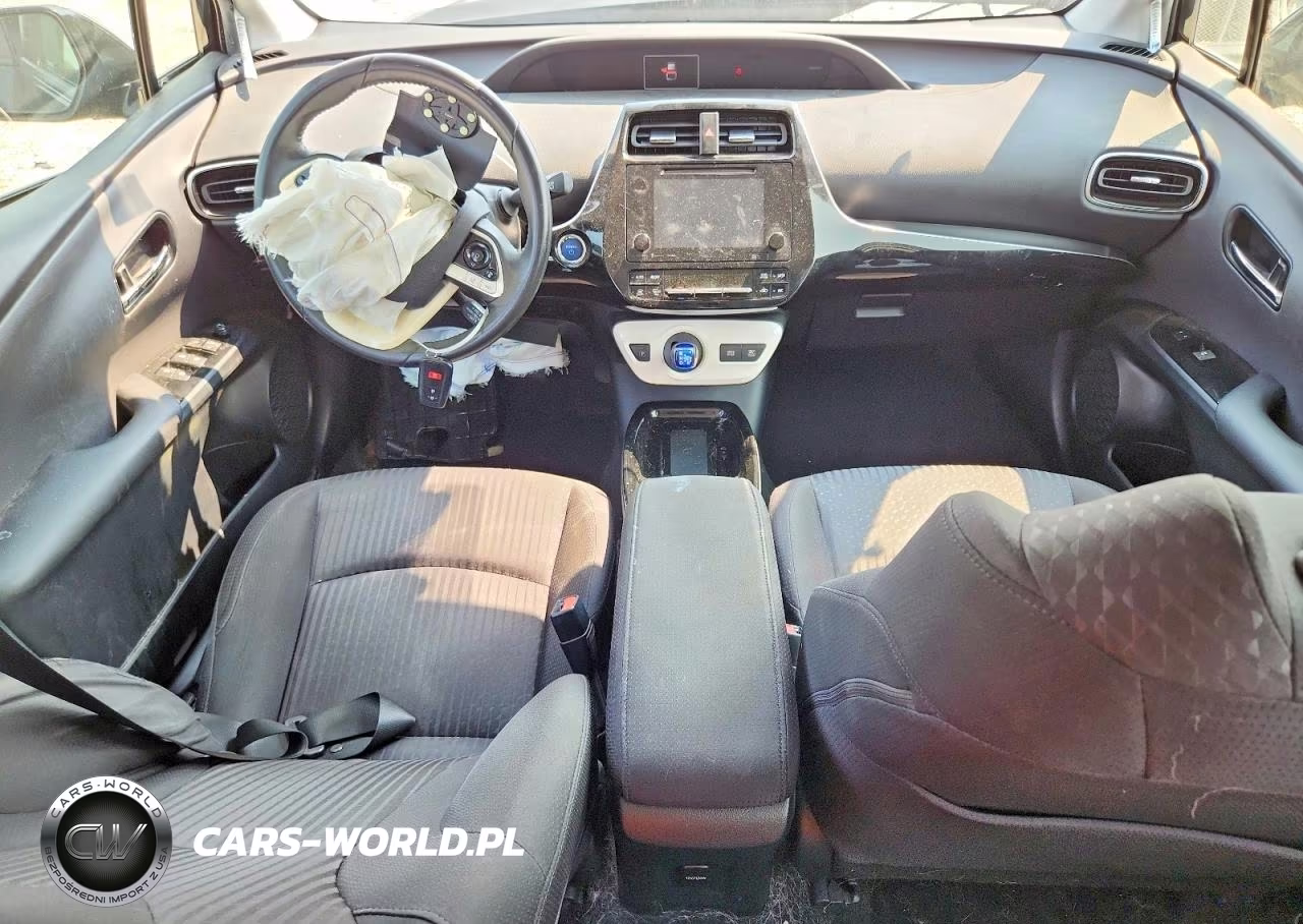 2018 Toyota Prius Three VIN:JTDKARFU3J3548272 - 8