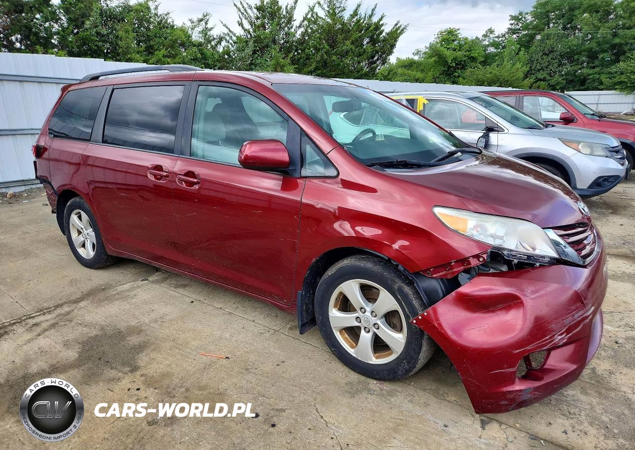 2015 Toyota Sienna Le VIN:5TDKK3DC1FS619821 - 4