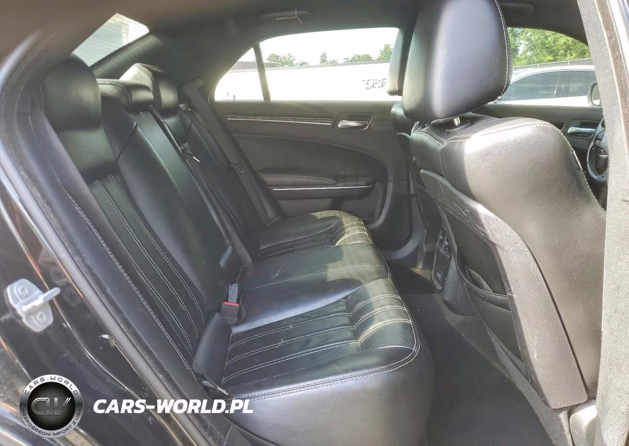 2019 Chrysler 300 S VIN:2C3CCABG5KH648053 - 10