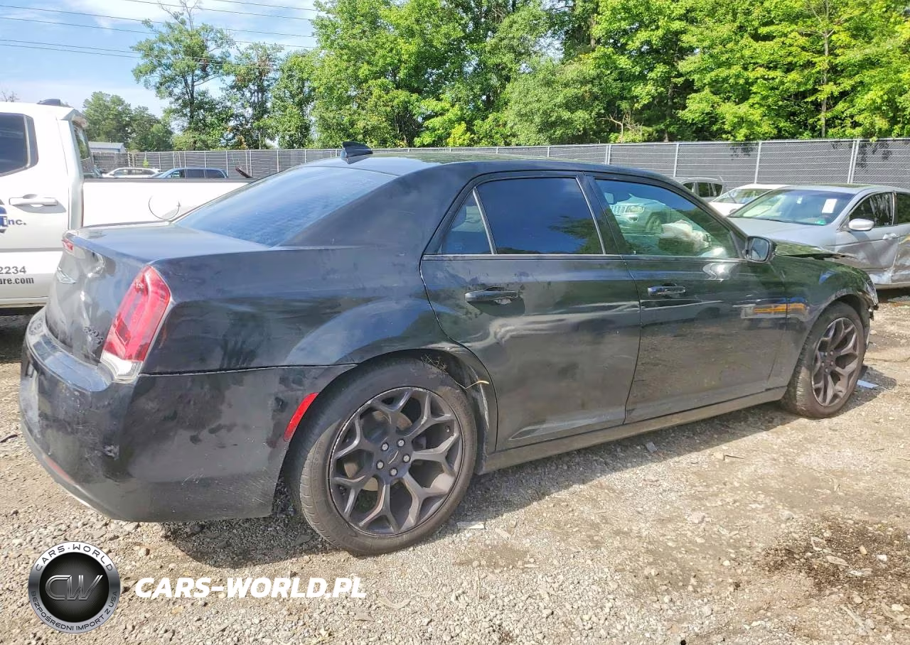 2019 Chrysler 300 S VIN:2C3CCABG5KH648053 - 3