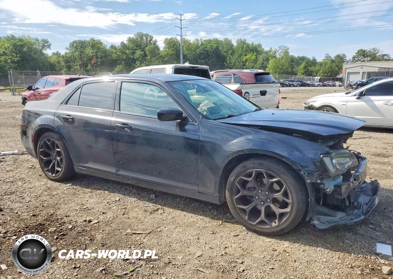 2019 Chrysler 300 S VIN:2C3CCABG5KH648053 - 4
