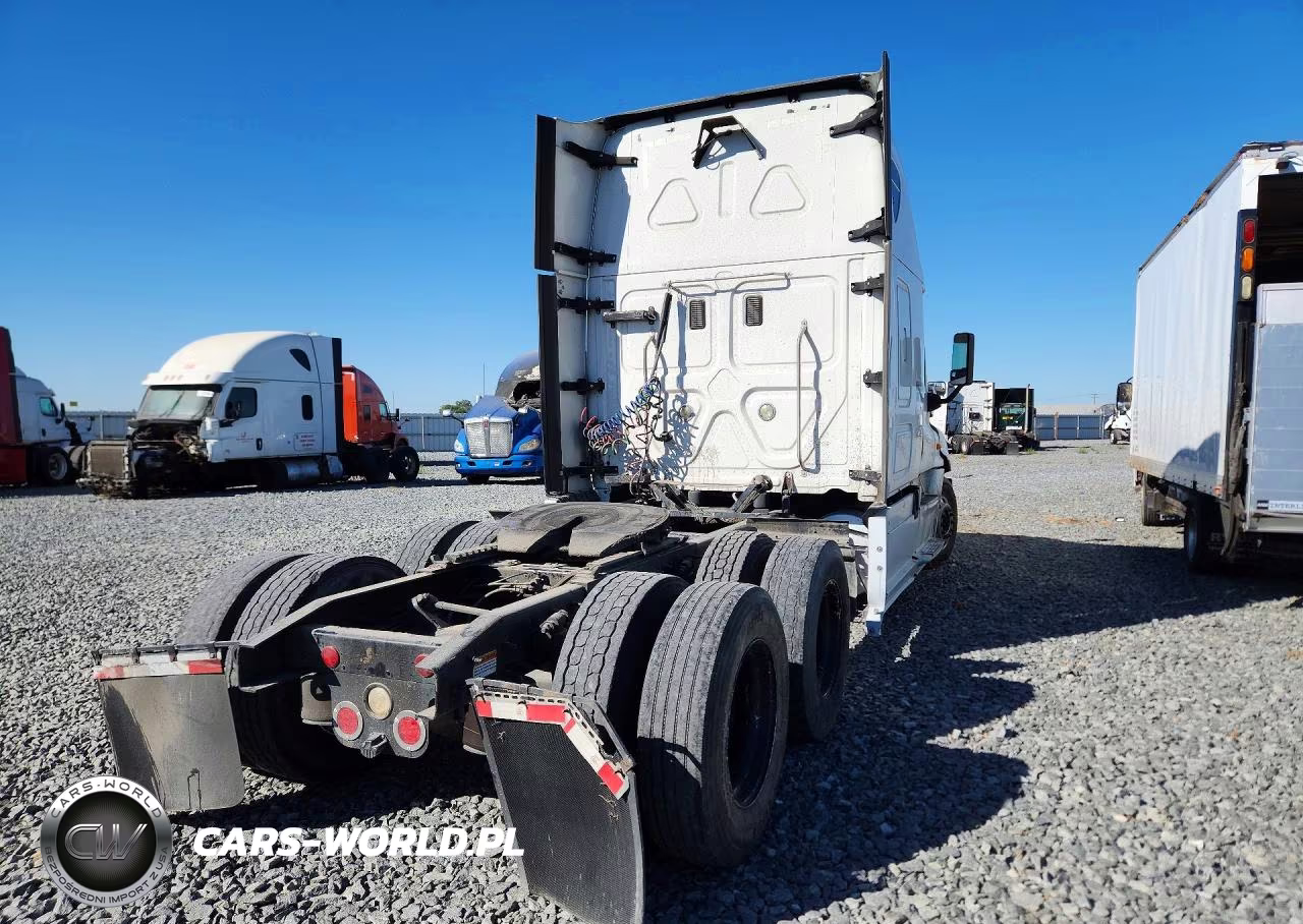 2014 Freightliner Cascadia Semi Truck VIN:1FUJGLD53ELFH6721 - 3