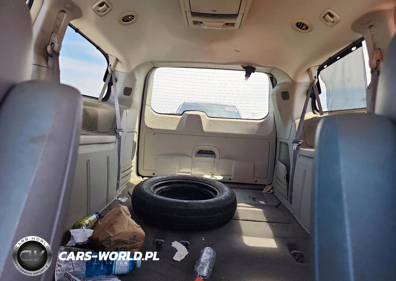 2010 Chrysler Town & Country Touring VIN:2A4RR5D19AR240727 - 10