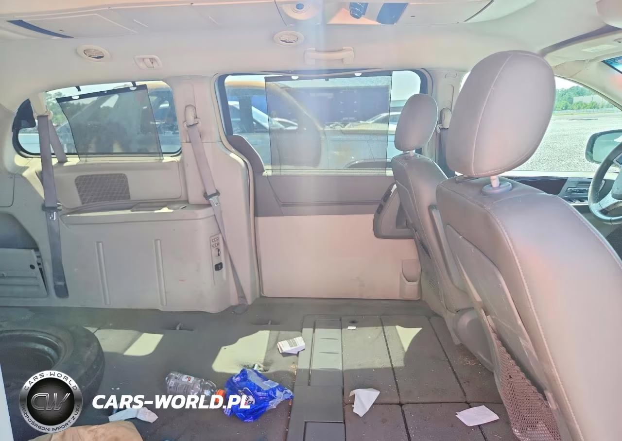 2010 Chrysler Town & Country Touring VIN:2A4RR5D19AR240727 - 11