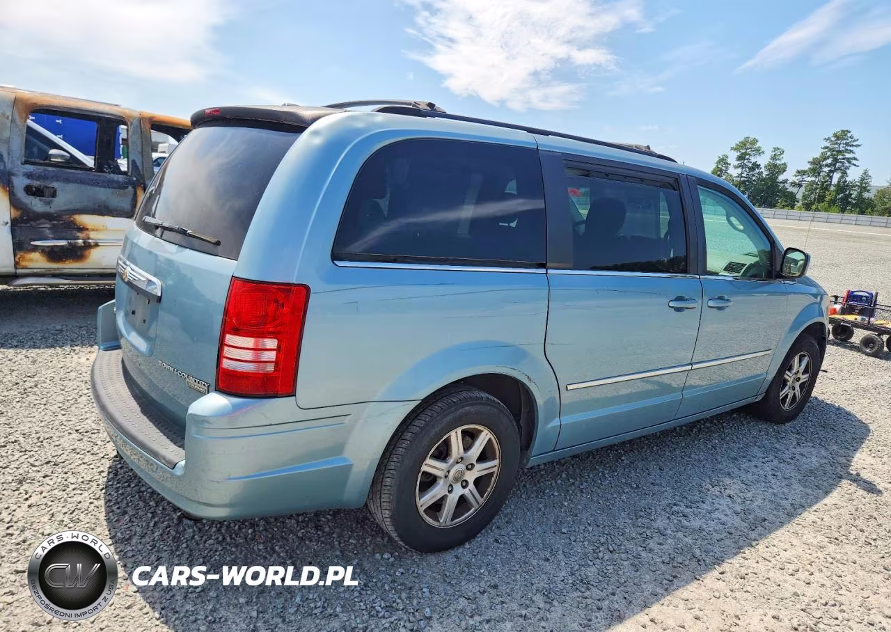 2010 Chrysler Town & Country Touring VIN:2A4RR5D19AR240727 - 3