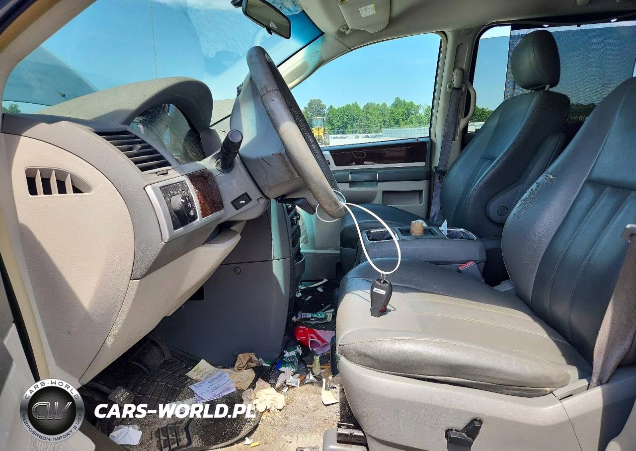 2010 Chrysler Town & Country Touring VIN:2A4RR5D19AR240727 - 7