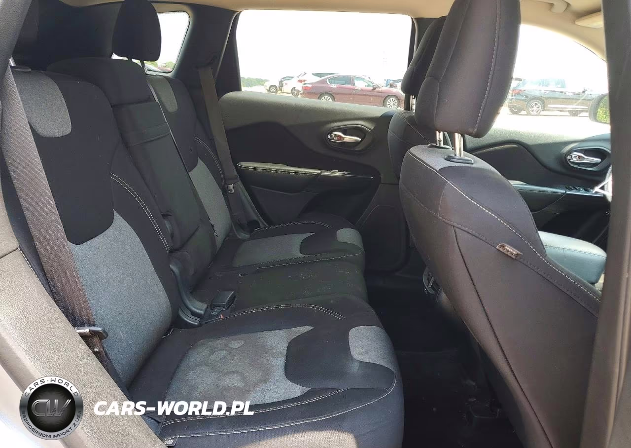 2015 Jeep Cherokee Sport VIN:1C4PJLAB1FW657098 - 11
