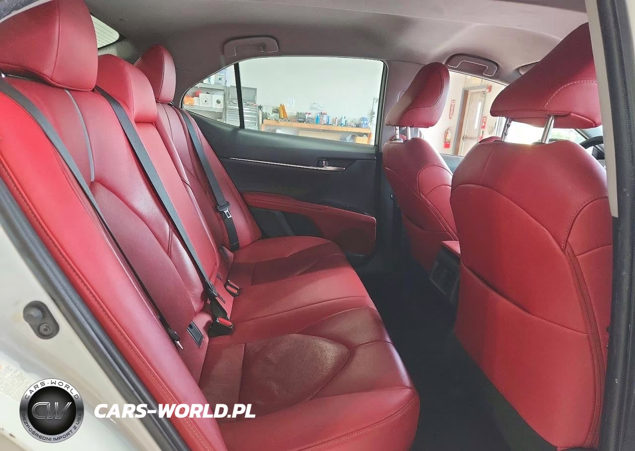 2018 Toyota Camry Xse VIN:4T1B61HK8JU156554 - 10