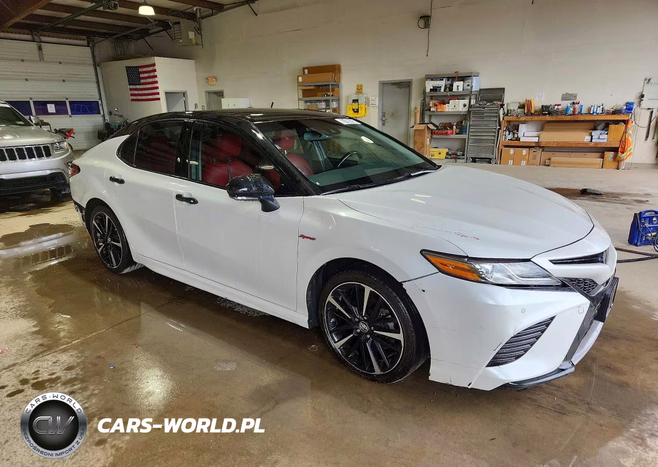 2018 Toyota Camry Xse VIN:4T1B61HK8JU156554 - 4