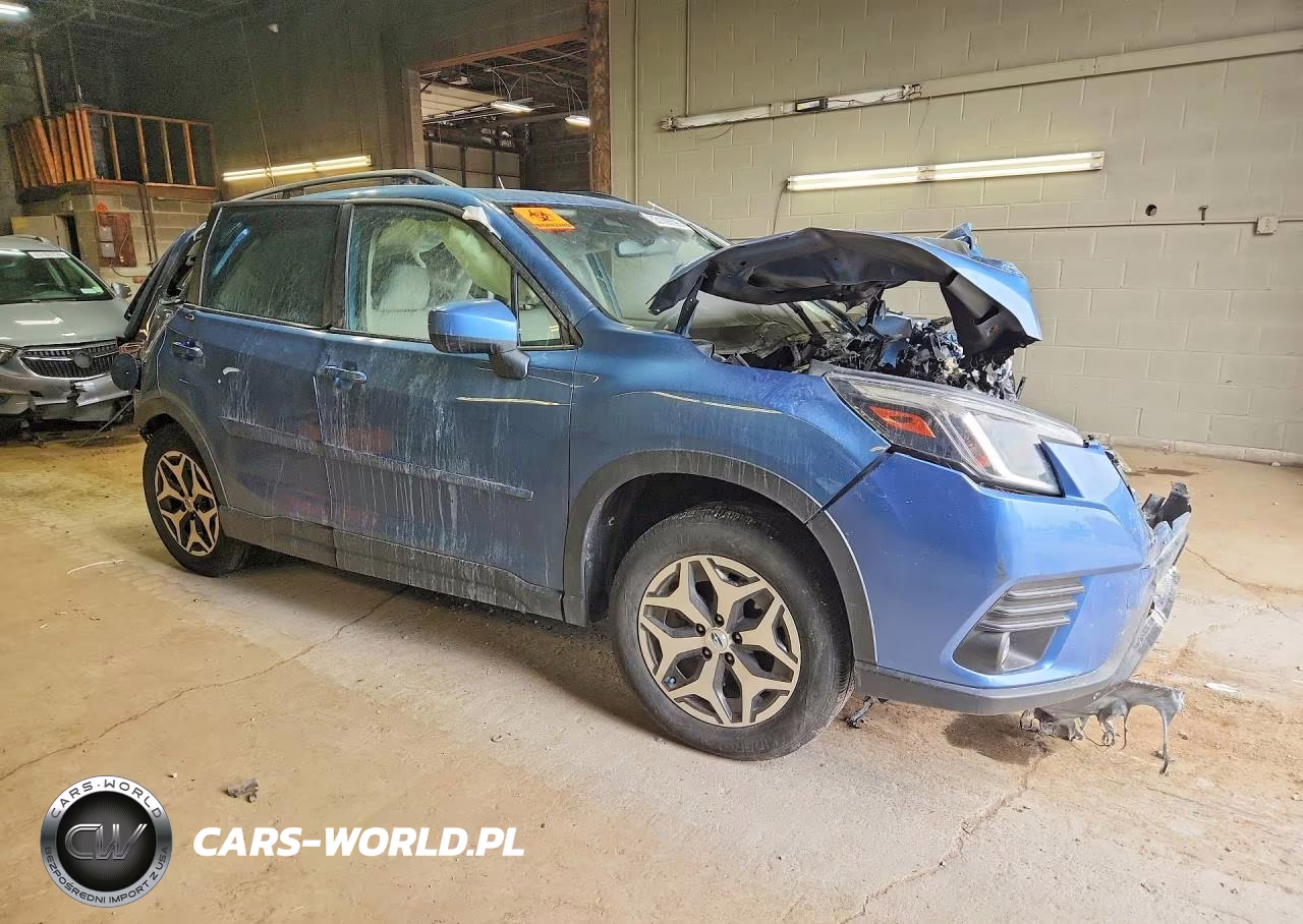 2023 Subaru Forester Premium VIN:JF2SKAEC8PH480801 - 4