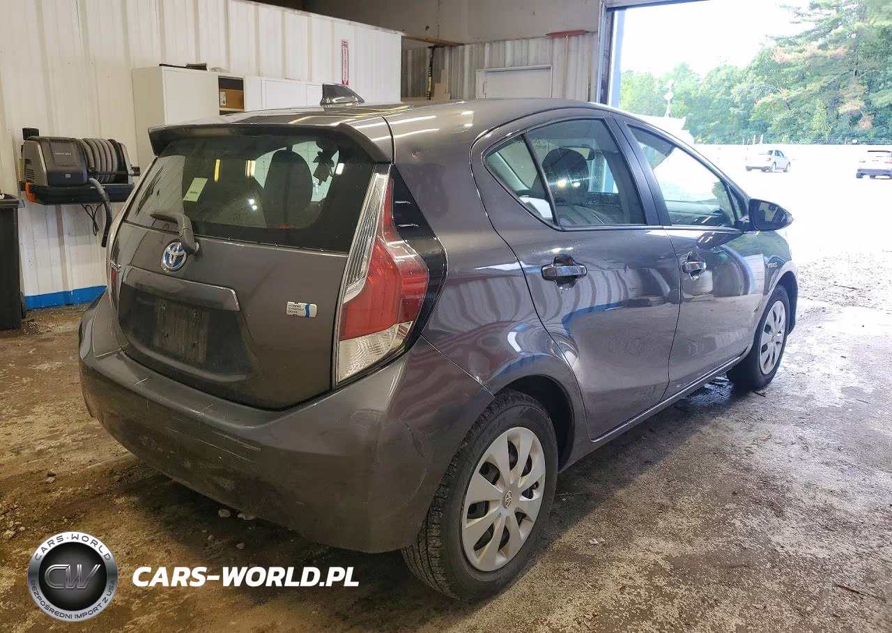 2016 Toyota Prius C Two VIN:JTDKDTB36G1116216 - 3