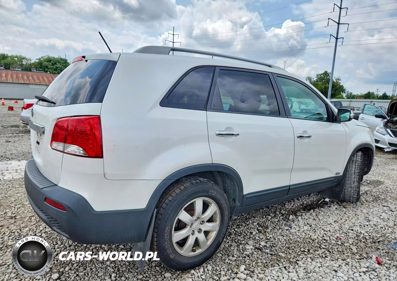 2011 Kia Sorento Lx VIN:5XYKTDA17BG153079 - 3