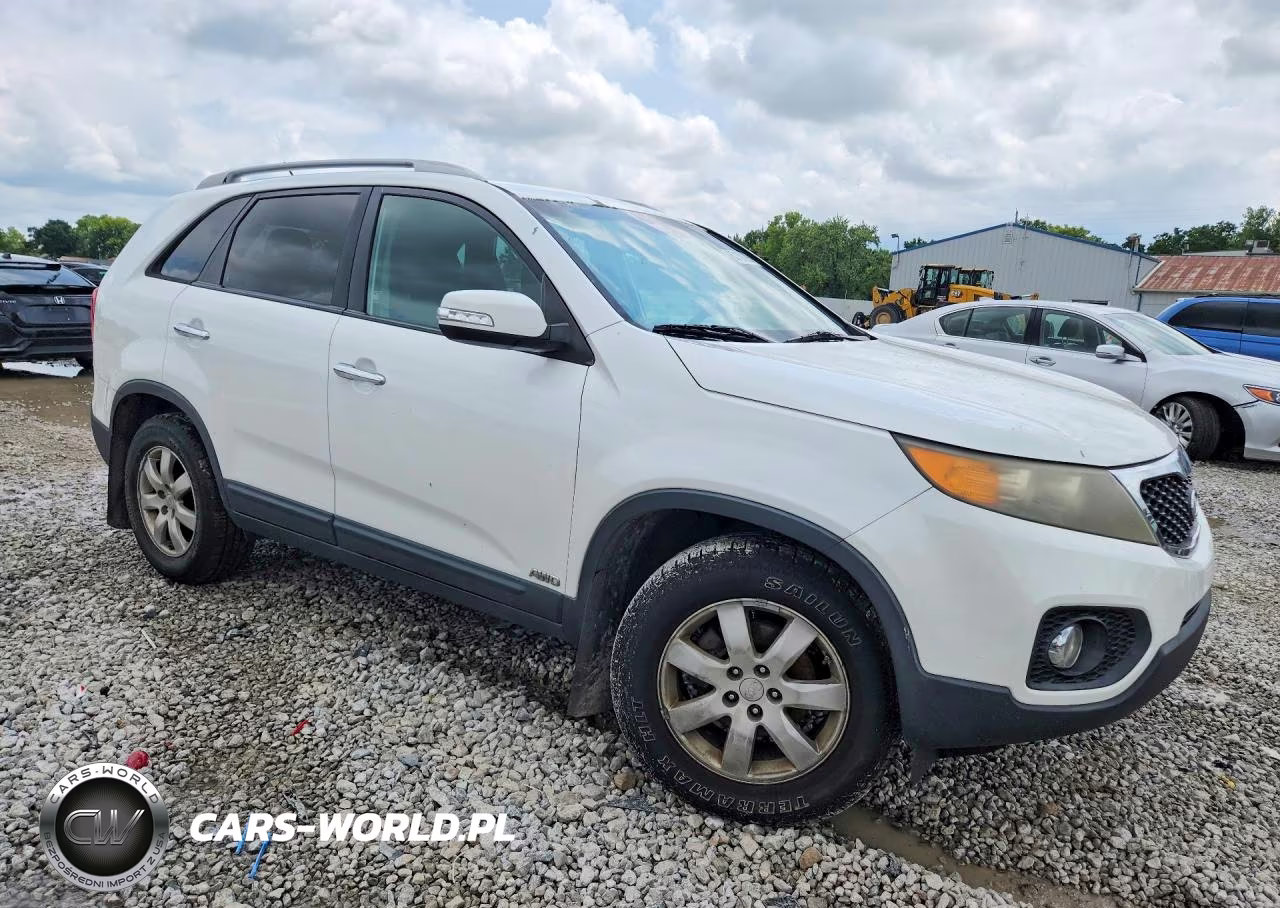 2011 Kia Sorento Lx VIN:5XYKTDA17BG153079 - 4