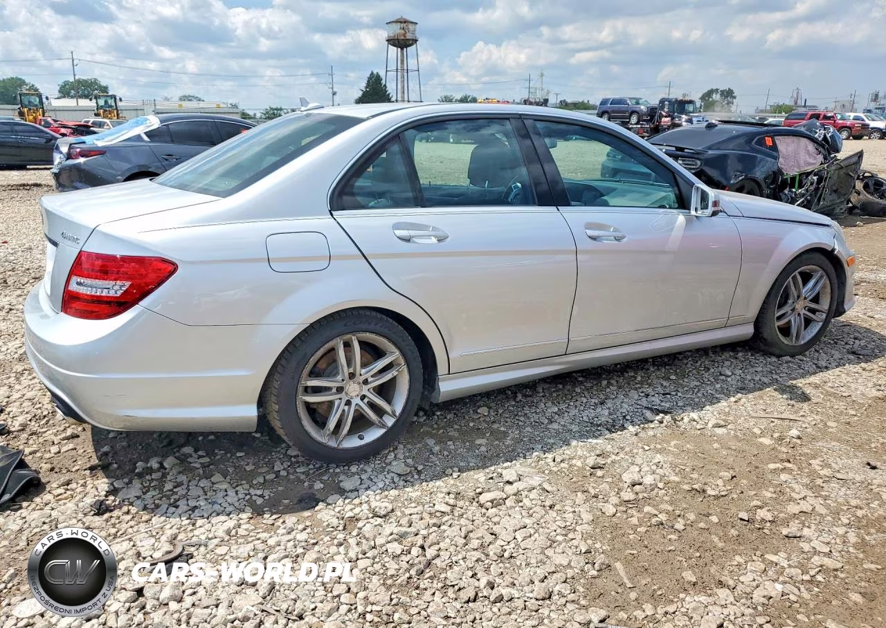 2012 Mercedes-Benz C 300 4Matic VIN:WDDGF8BB0CF912516 - 3