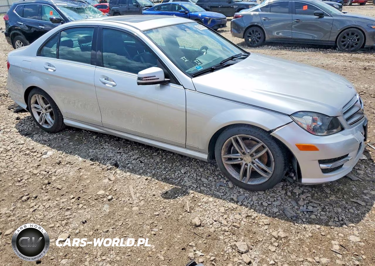 2012 Mercedes-Benz C 300 4Matic VIN:WDDGF8BB0CF912516 - 4