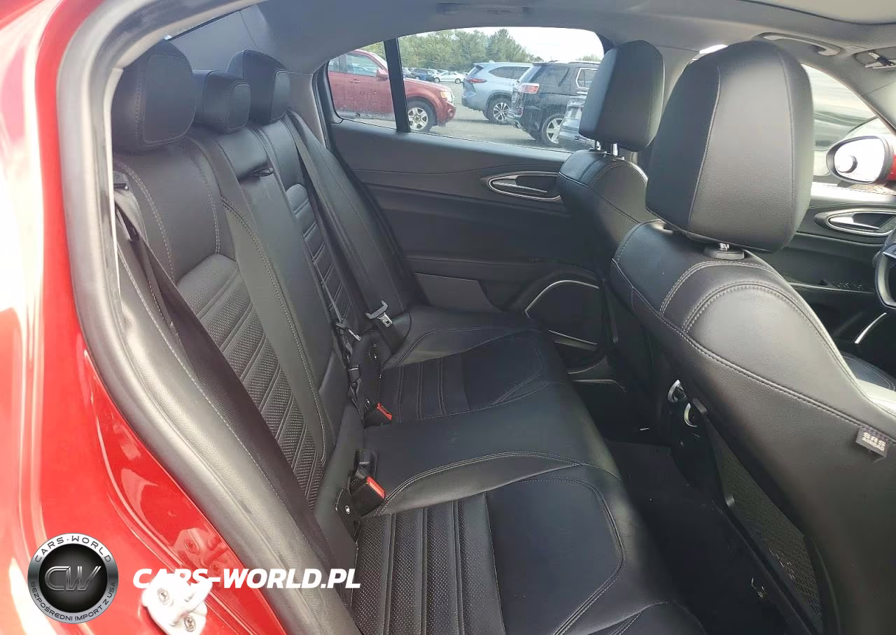 2018 Alfa Romeo Giulia Ti Q4 VIN:ZARFAEEN4J7599444 - 10