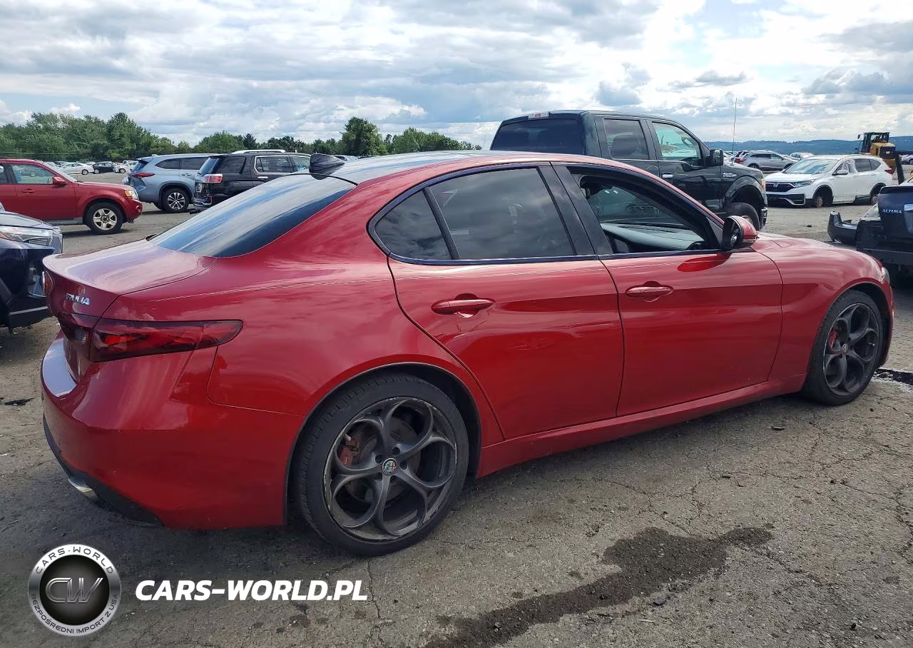 2018 Alfa Romeo Giulia Ti Q4 VIN:ZARFAEEN4J7599444 - 3