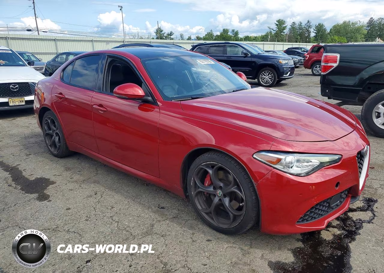 2018 Alfa Romeo Giulia Ti Q4 VIN:ZARFAEEN4J7599444 - 4