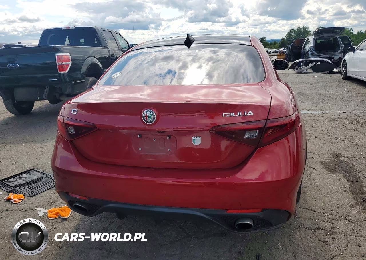 2018 Alfa Romeo Giulia Ti Q4 VIN:ZARFAEEN4J7599444 - 6
